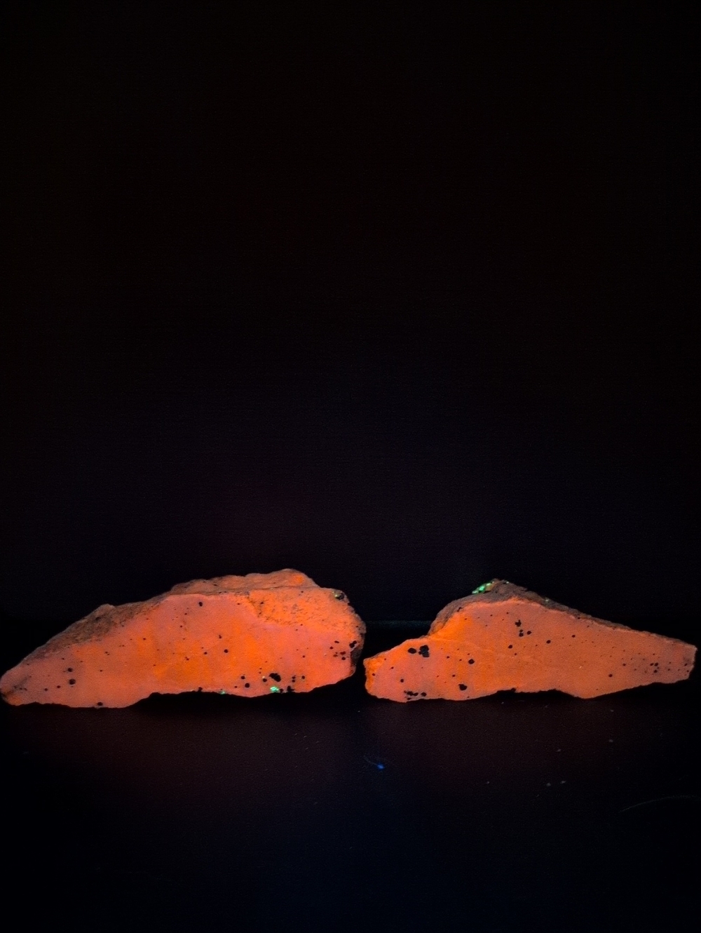 Orange Glowing Quartz UV Light Reactive